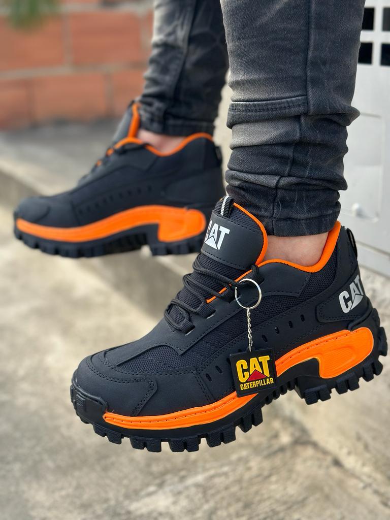 BOTA CAT COSIDA + 3 PARES DE MEDIAS